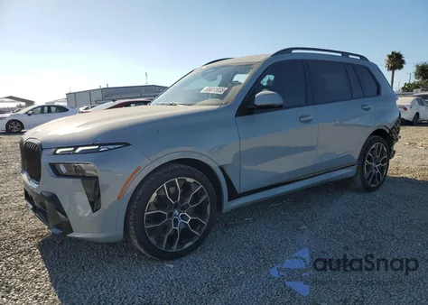 2025 BMW X7 xDrive40I z USA, uszkodzony, nr VIN 5UX23EM02S9X78997